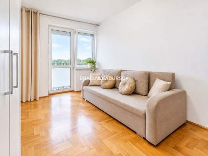 2 pok z duża kuchnią i balkonem ul. Szuwarowa