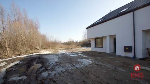Szeregówka skrajna z działką 750m2