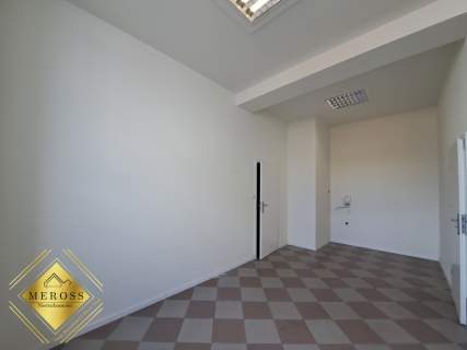 Dwupomieszczeniowe biuro w centrum