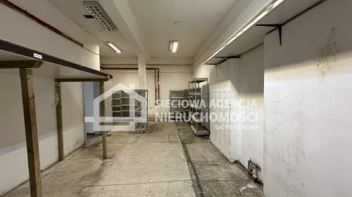 Lokal na parterze z witryną od gł.ul.-Gdy Obłuże