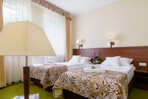 Funkcjonujący hotel z salami konferencyjnymi