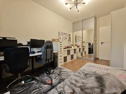 7 pokoi, 2 łazienki wc, garaż, ogródek, 3 piętra