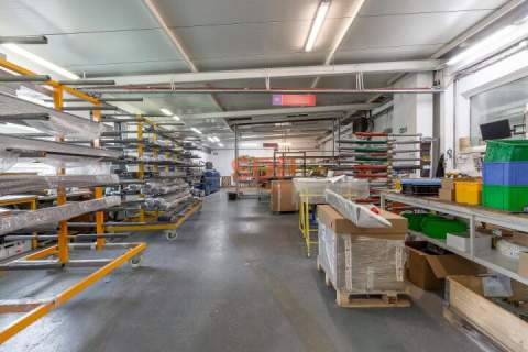 Obiekt - hale prod-magaz. Działka 7060 m2, hale 1366 m2, gm....