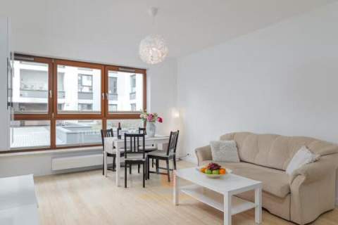 Apartament 2-pokoje, wygodny garaż, komórka na parterze