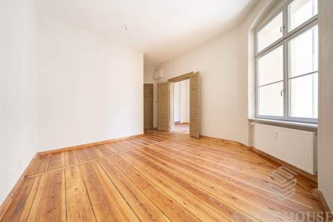 Apartament w odrestaurowanej kamienicy obok Rynku
