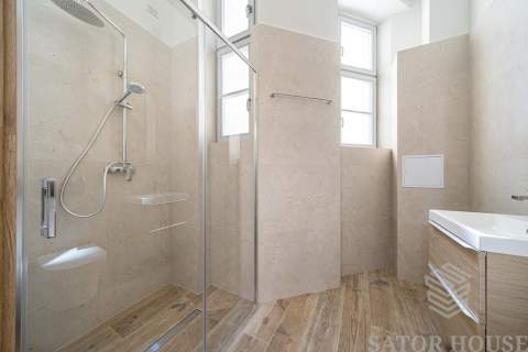 Apartament w odrestaurowanej kamienicy obok Rynku