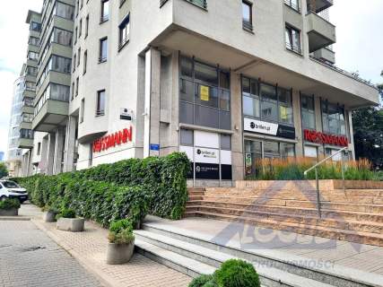 LOKAL Z ROSSMANNEM