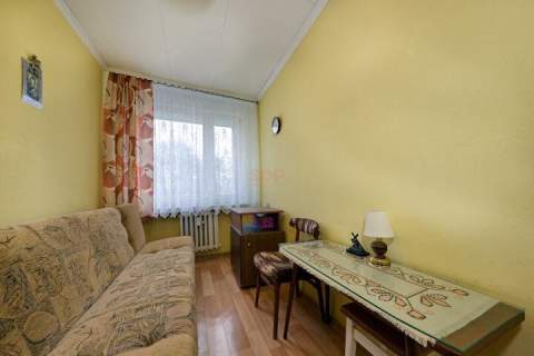 2 pokoje Balkon Piwnica Oddzielna kuchnia Cicha okolica
