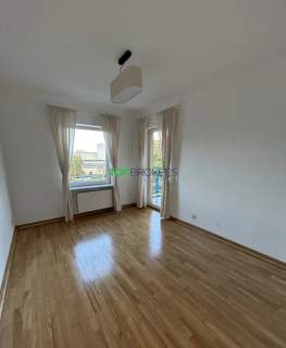 Komfortowe trzy pokoje, balkon, garaż