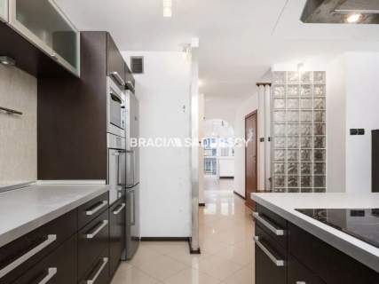 Dwupoziomowy apartament z balkonem os. zamknięte