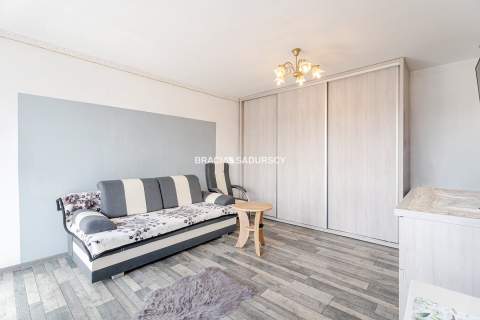 3 pok/ duży balkon/ winda/ ul. Walerego Sławka.