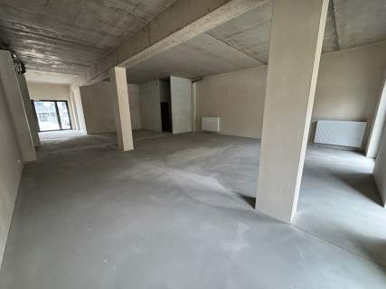 Duży lokal 146 m, 2 wejścia, możliwy podział