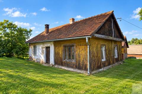 DZIAŁKA 43,64 ARÓW / DREWNIANY DOM / ZABUDOWANIA