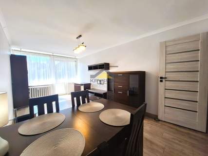 2 pokoje, osobna kuchnia, balkon, 1 pietro