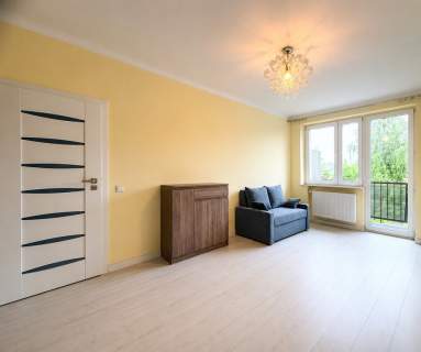3 pokojowe, osobna kuchnia, balkon