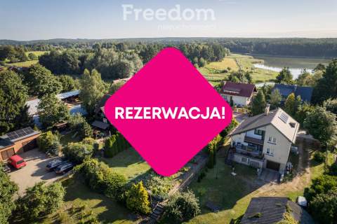 Przestronny dom z tarasami i widokiem na staw