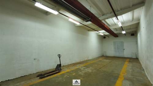 Magazyn z biurem i parkingiem, parter brama