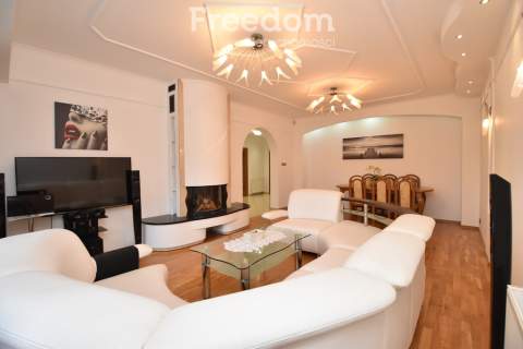 Piękny dom 274 m2, 6 pokoi, 3 łazienki, dz.1027 m2