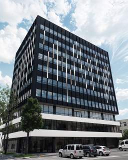 Dwupoziomowy lokal komercyjny 600m z tarasem.