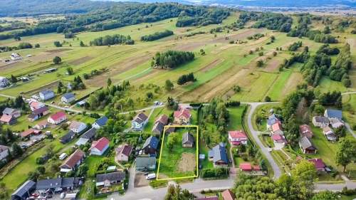 NIERUCHOMOŚĆ W STRACHOCINIE