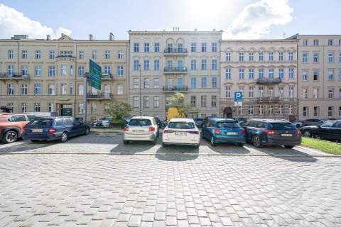 Apartament w odrestaurowanej kamienicy obok Rynku