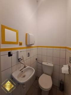 Trzypomieszczeniowe biuro w centrum