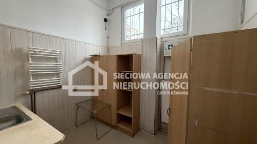 Lokal na parterze z witryną od gł.ul.-Gdy Obłuże