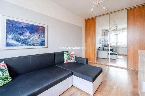 3 pok/ duży balkon/ winda/ ul. Walerego Sławka.