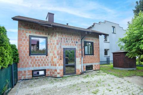 DOM 160 m BUDYNEK 85 m DRUGI DOM KŁOBUCK