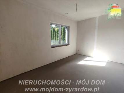 Dom w stanie deweloperskim, spokojna okolica.