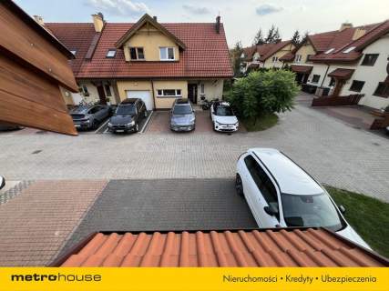 Dom szeregowy z ogrodem i 3 miejscami parkingowymi