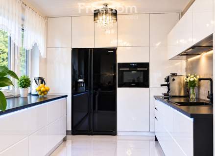 Dom 118 m2 z budynkiem 42,7 m2 w Bełchatowie