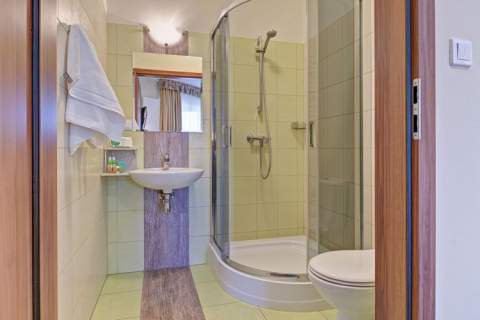 Funkcjonujący hotel z salami konferencyjnymi
