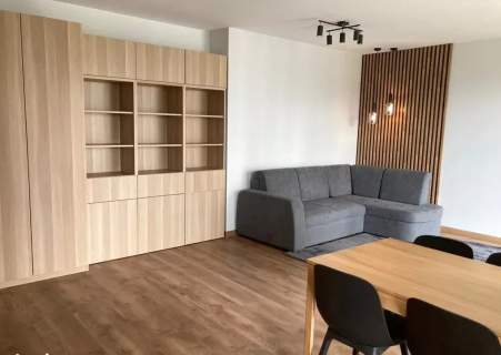 2 pokoje z halą garażową i komórką lokatorską
