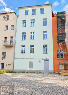 2 POKOJE 88,8 m2 RYNEK W ŚWIDNICY DO GENERALNEGO REMONTU