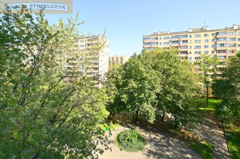 Okazja Dwa pokoje, balkon, metro 