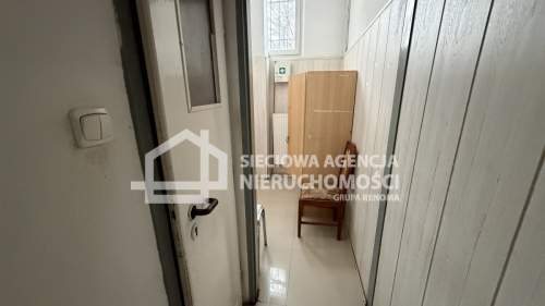 Lokal na parterze z witryną od gł.ul.-Gdy Obłuże
