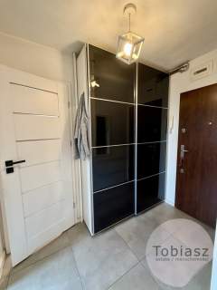 30 m2, osobna kuchnia, balkon, 1 piętro
