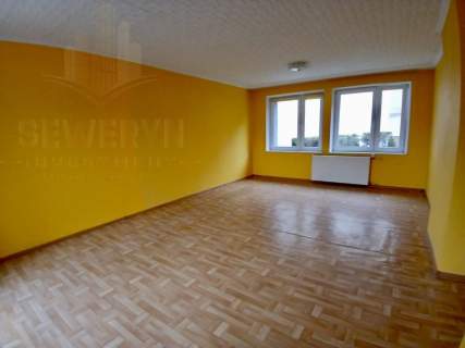 DOM - 2 mieszkania w jednym domu, Ogród, Garaże