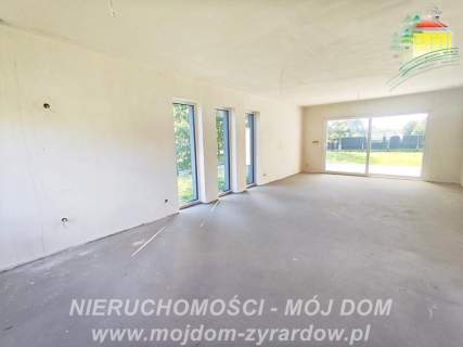 Dom w stanie deweloperskim, spokojna okolica.