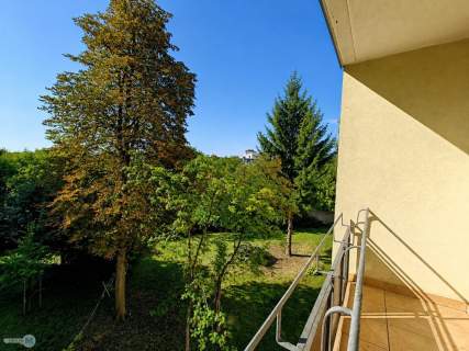 2 pokoje, 2 piętro, duży balkon, widok na skwer