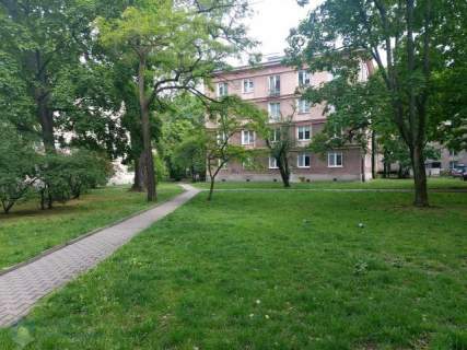 Przy Placu Hallera po remoncie