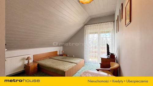 Dom z ogrodem nad morzem z pokojami na wynajem
