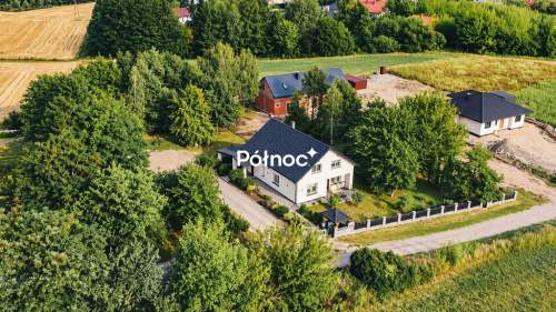 Nowoczesny dom o powierzchni 176 m z zadbaną działką Hru