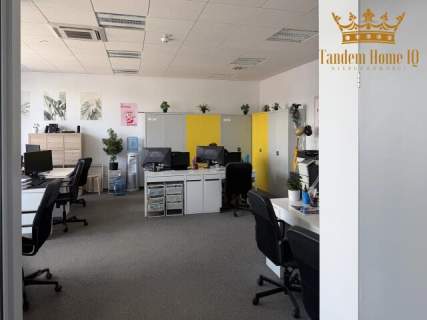 Na wynajem magazyn 560m2, biuro 275m2 w kompleksie biznesowym...