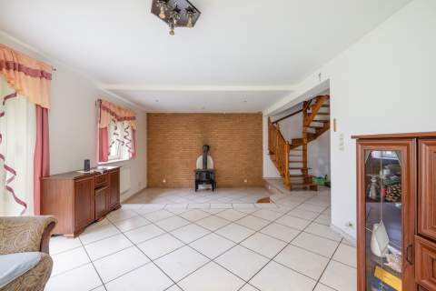 DOM Z POTENCJAŁEM 2600M2 PRYWATNOŚĆ SPOKÓJ