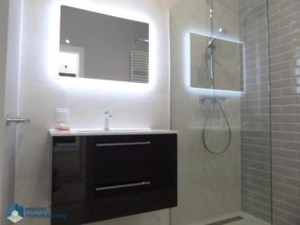 Dwa pokoje z garażem i komórką w apartamentowcu