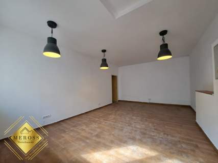 Trzypomieszczeniowe biuro w centrum