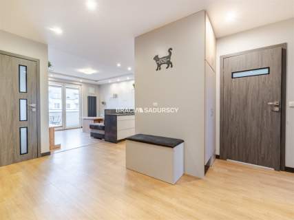 Nowoczesny 3-pokojowy apartament z balkonem.