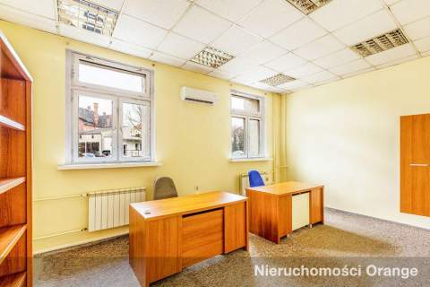 Biura z garażem i dużym placem